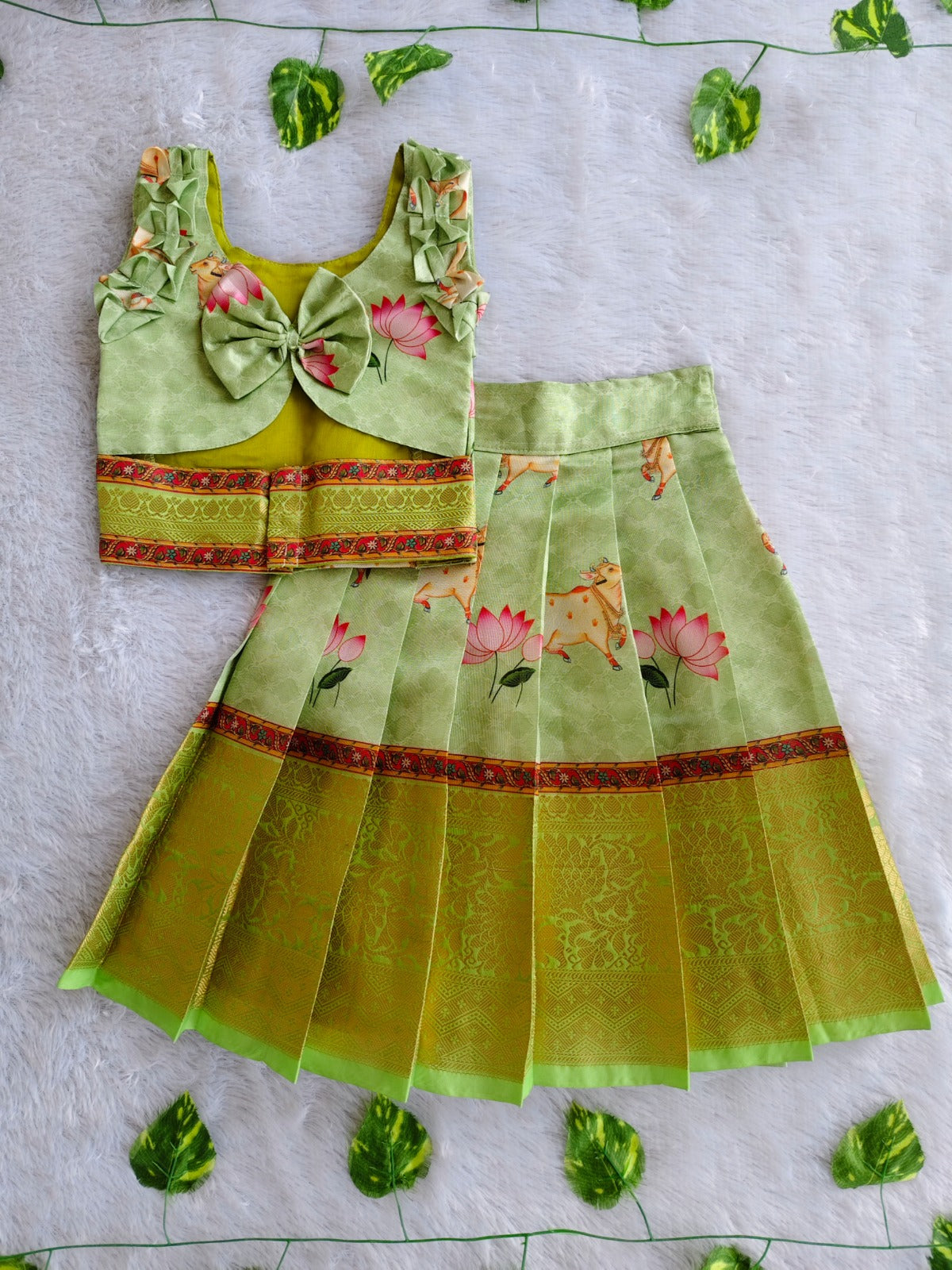 (ETS010) Charming Green Pichwai & Lotus Pattu Pavadai