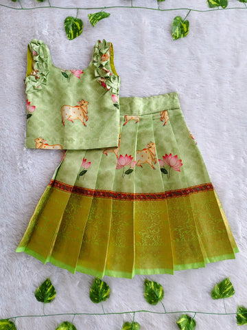 (ETS010) Charming Green Pichwai & Lotus Pattu Pavadai