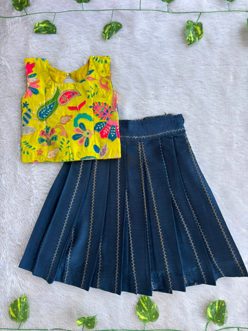 (ETTS030) Bright yellow floral print and solid navy blue pleated set.