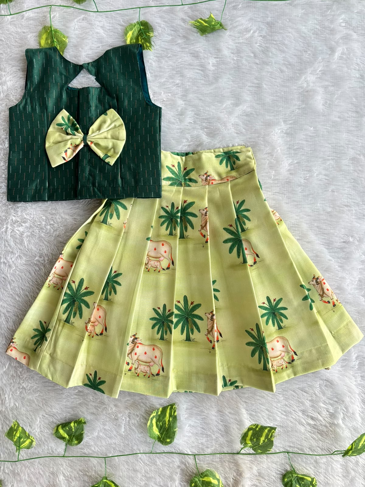 (CTS031) Classic Green & Pastel Yellow Divine-Themed Ethnic Set