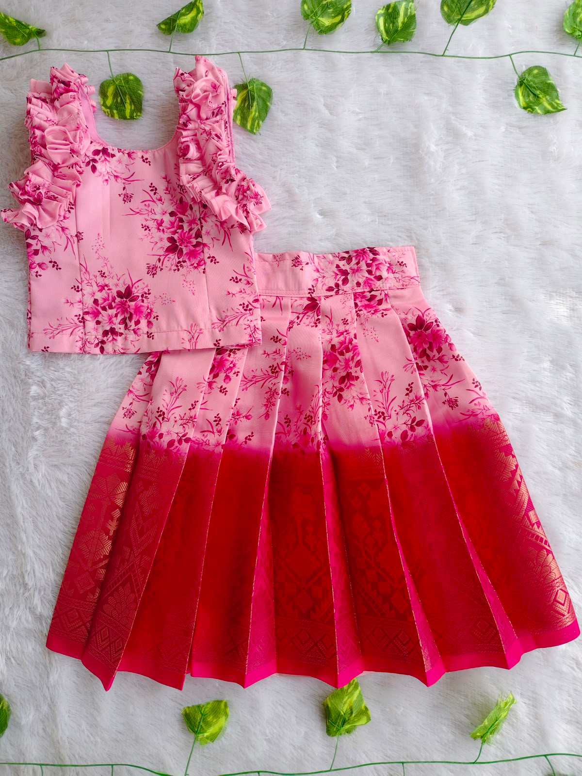 (ETTS017)Elegant Floral & Zari Border Lehenga Set