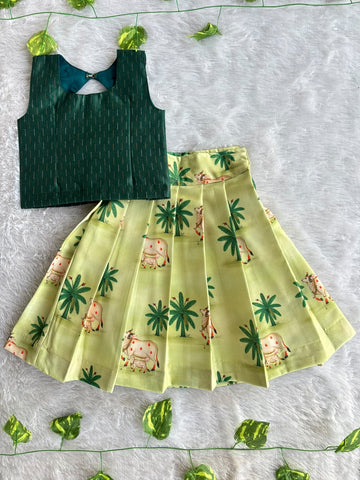 (CTS031) Classic Green & Pastel Yellow Divine-Themed Ethnic Set